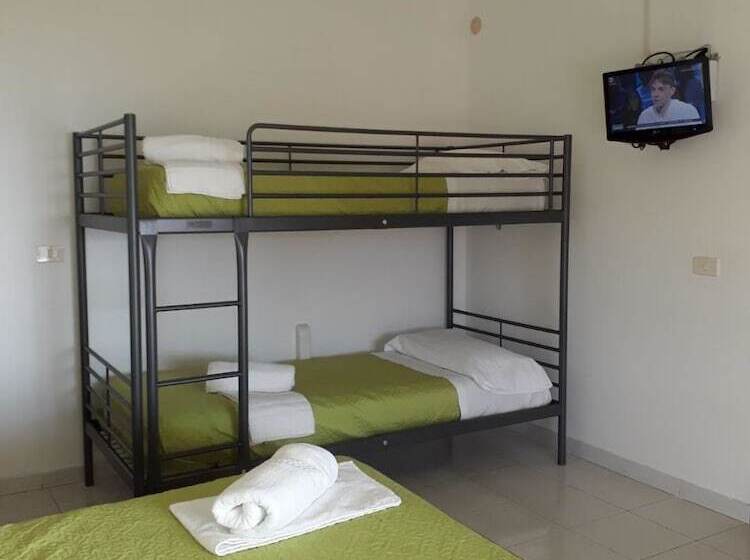 발코니가 있는 4인용 스탠다드 룸, Pensione Nettuno