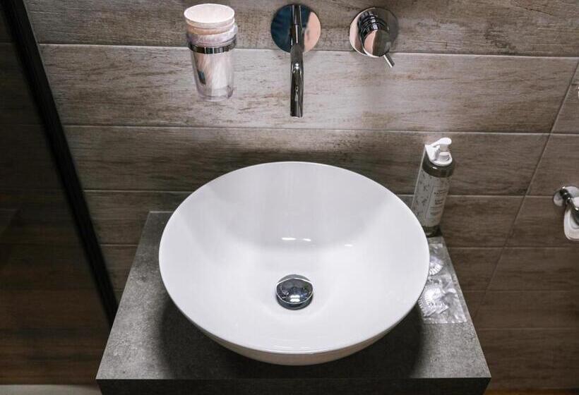 标准三人间, Vienna