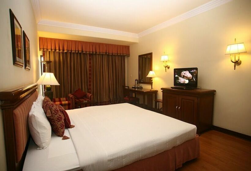 ガーデンビュースーペリアールーム, The Ffort Raichak