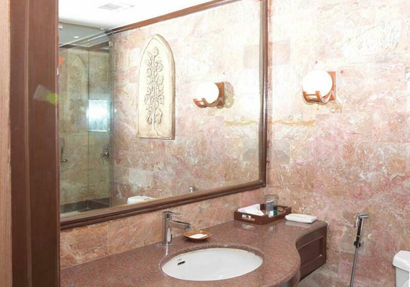 ガーデンビュースーペリアールーム, The Ffort Raichak