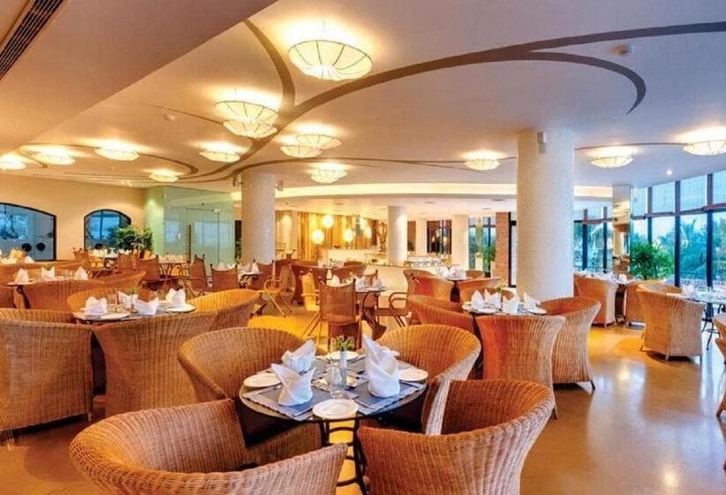 リバービュースーペリアールーム, The Ffort Raichak