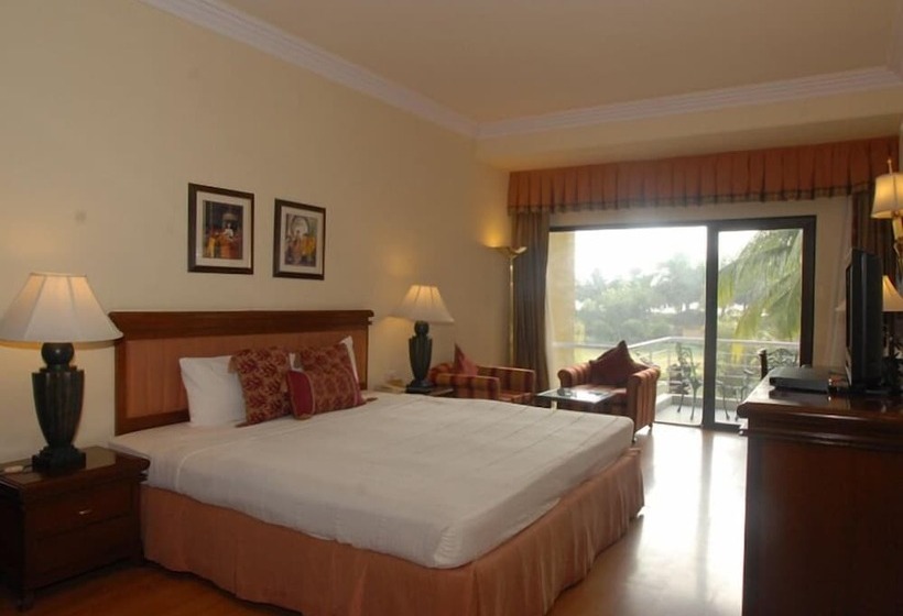 ガーデンビュースーペリアールーム, The Ffort Raichak