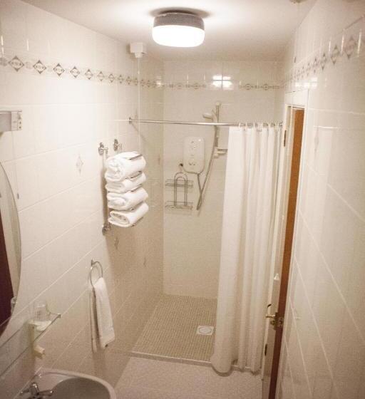 Семейный Номер, The Derg Arms B&b