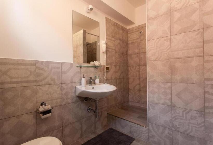 标准间, Il Cortile Degli Artisti