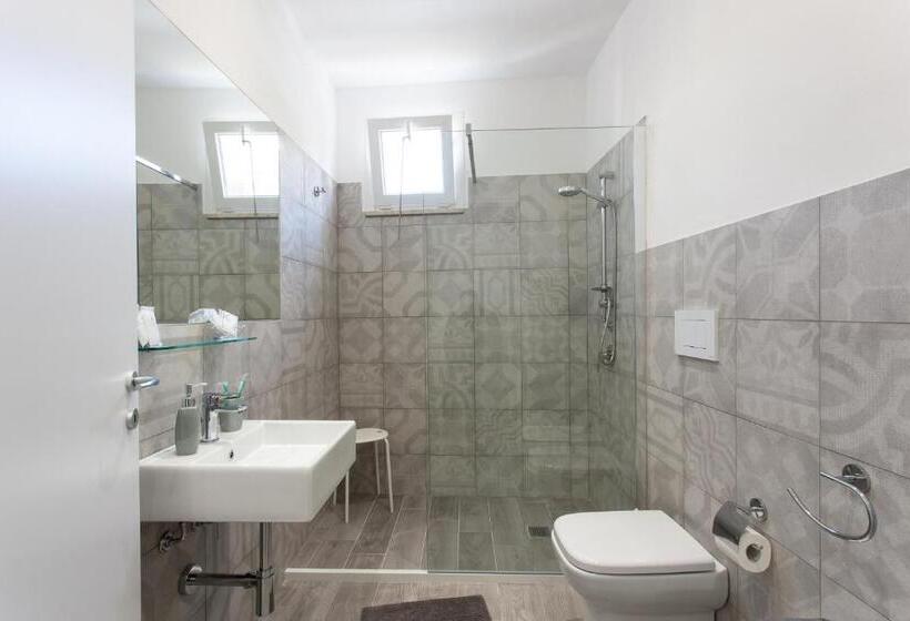 家庭间, Il Cortile Degli Artisti