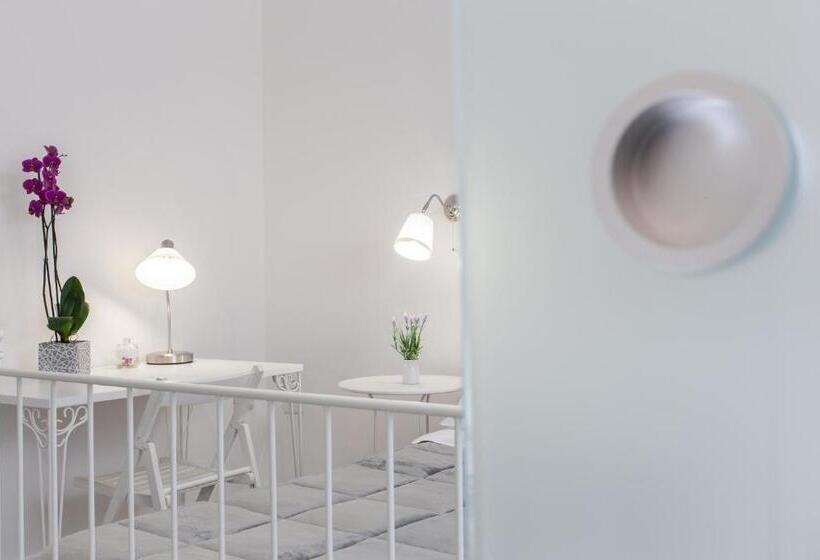 标准间, Il Cortile Degli Artisti