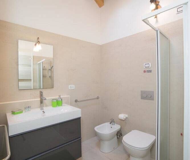 غرفة قياسية ثلاثية, B&b La Gerla Blu