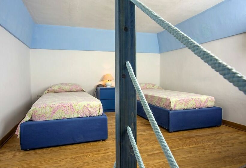 חדר סטנדרט לשלושה עם חדר אמבטיה משוף, Casina Romita