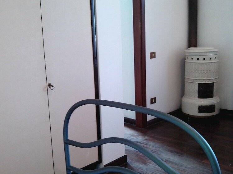 اتاق خانوادگی با چشمانداز دریا, La Fusarella Villa Santoro