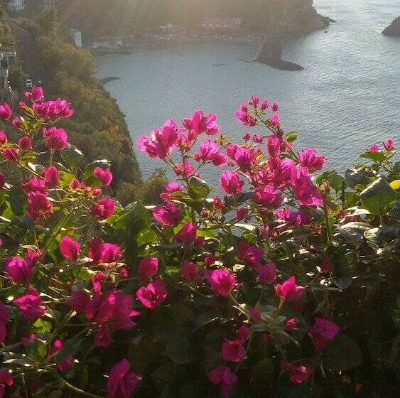 اتاق خانوادگی با چشمانداز دریا, La Fusarella Villa Santoro