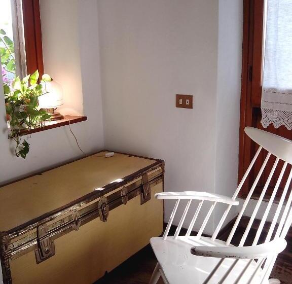 اتاق خانوادگی با چشمانداز دریا, La Fusarella Villa Santoro