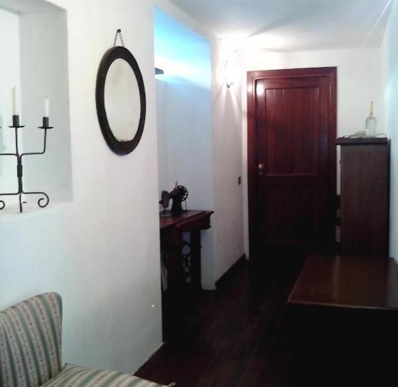 اتاق خانوادگی با چشمانداز دریا, La Fusarella Villa Santoro