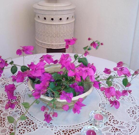 اتاق خانوادگی با چشمانداز دریا, La Fusarella Villa Santoro