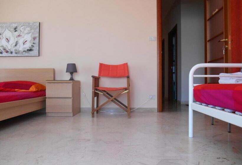 Стандартный внешний трехместный номер с ванной комнатой, Bed And Breakfast Luna Chiara
