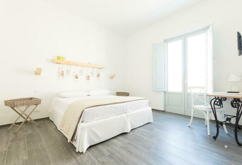 Standard Szoba Erkéllyel, Tangram House