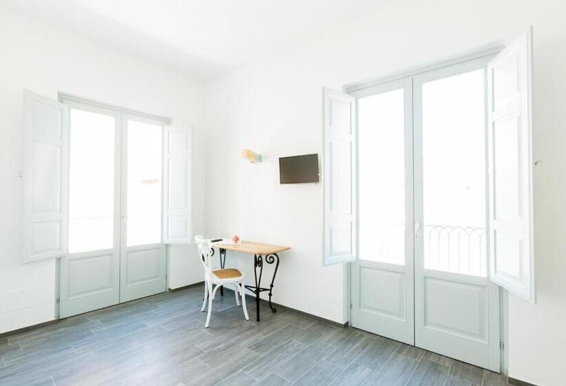 Standard Szoba, Tangram House