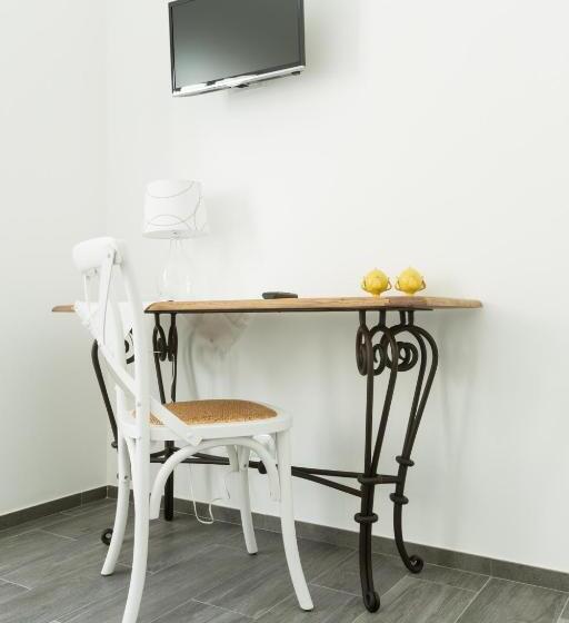 Standard Szoba, Tangram House