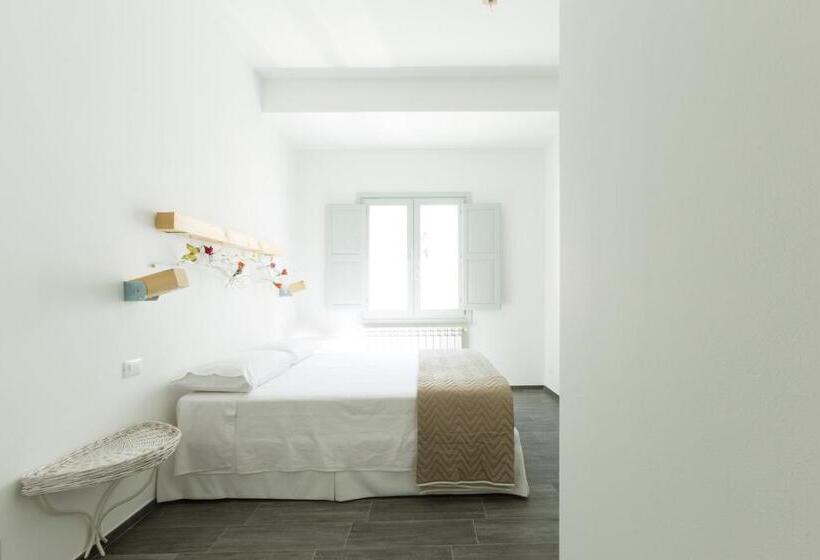 Standard Szoba, Tangram House