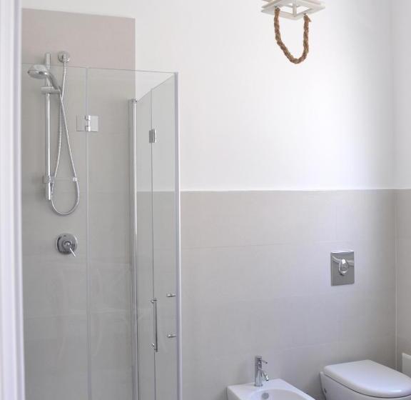 Háromágyas Deluxe Szoba, Tangram House