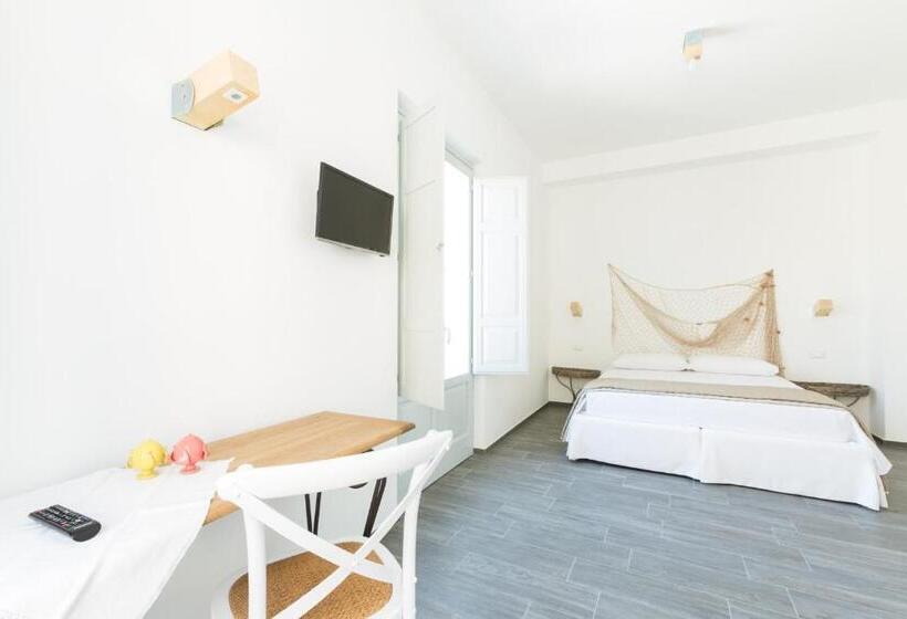 Háromágyas Deluxe Szoba, Tangram House