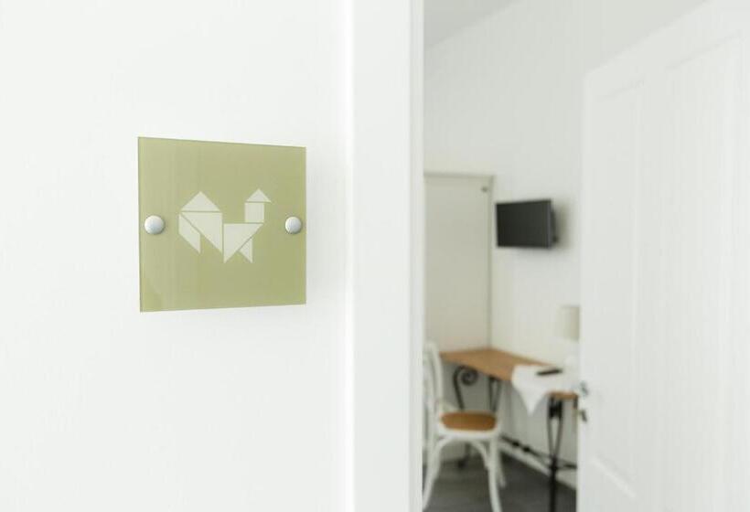 Standard Szoba Erkéllyel, Tangram House