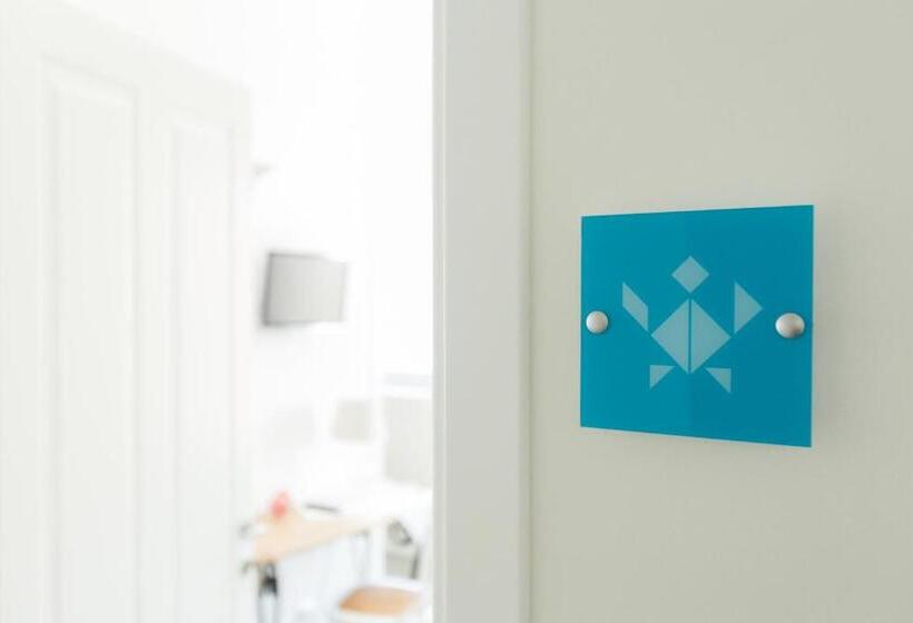 Standard Szoba Erkéllyel, Tangram House