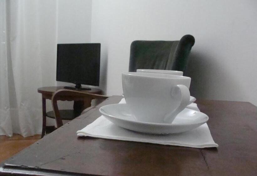 جناح جونيور, Gianduja B&b