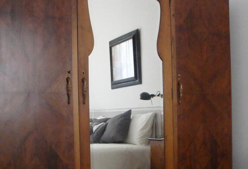 جناح جونيور, Gianduja B&b