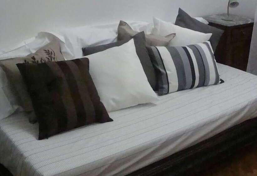 جناح جونيور, Gianduja B&b