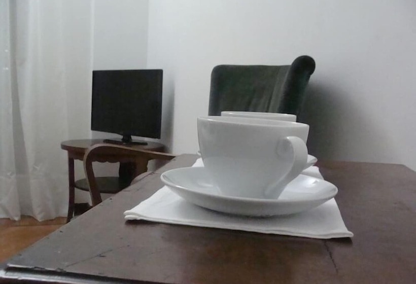 جناح جونيور, Gianduja B&b