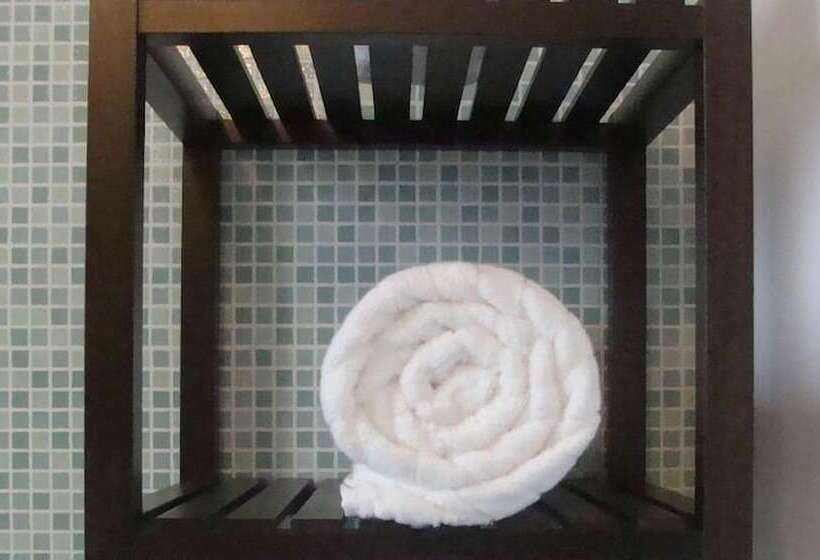 جناح جونيور, Gianduja B&b