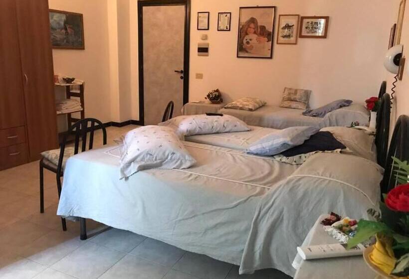 חדר סטנדרט לשלושה, Ebe