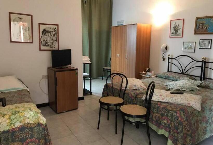 חדר סטנדרט לשלושה, Ebe