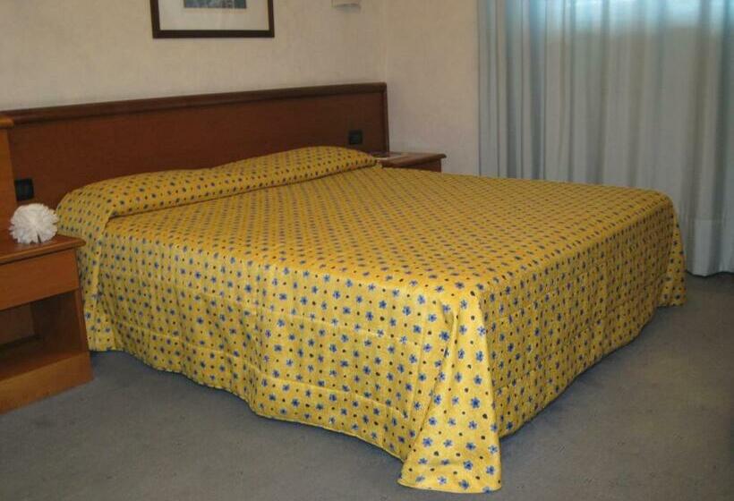 غرفة قياسية, Italia