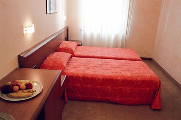 غرفة قياسية, Italia