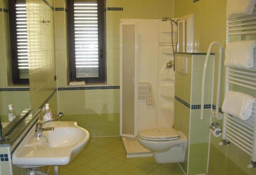 غرفة قياسية ثلاثية, Italia