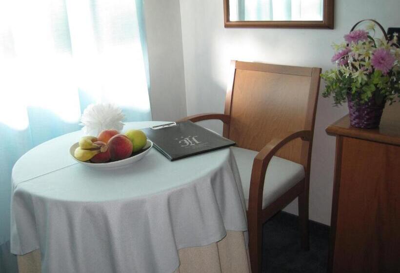 غرفة قياسية ثلاثية, Italia