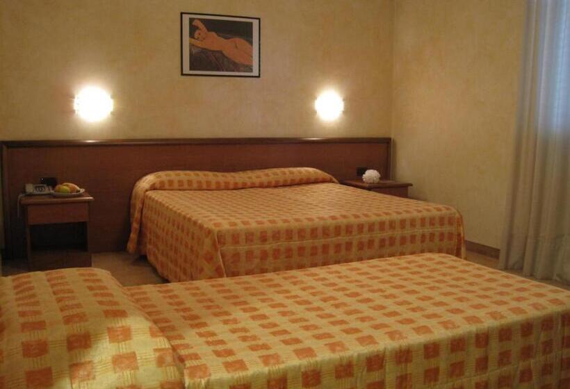 غرفة قياسية ثلاثية, Italia