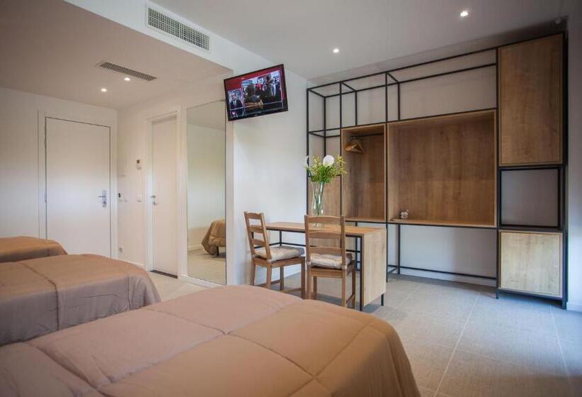 اتاق استاندارد سه نفره, La Tavernetta