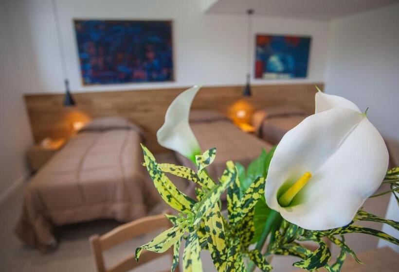 اتاق استاندارد سه نفره, La Tavernetta