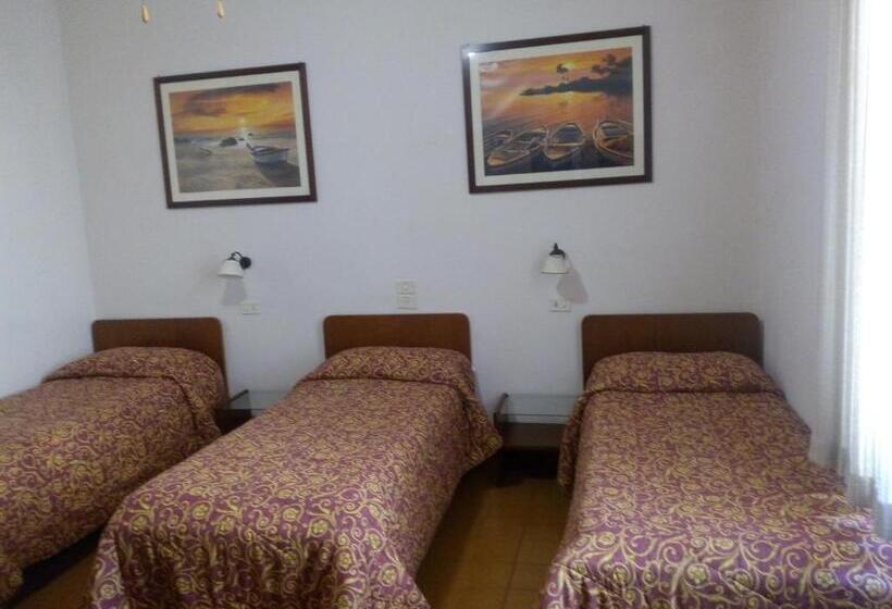 اتاق استاندارد سه نفره, Lea