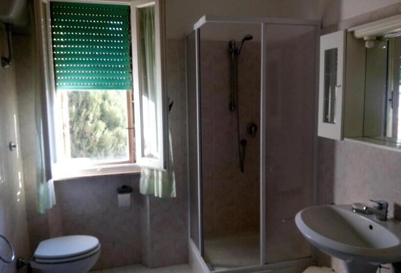 سوییت خانوادگی, Lea