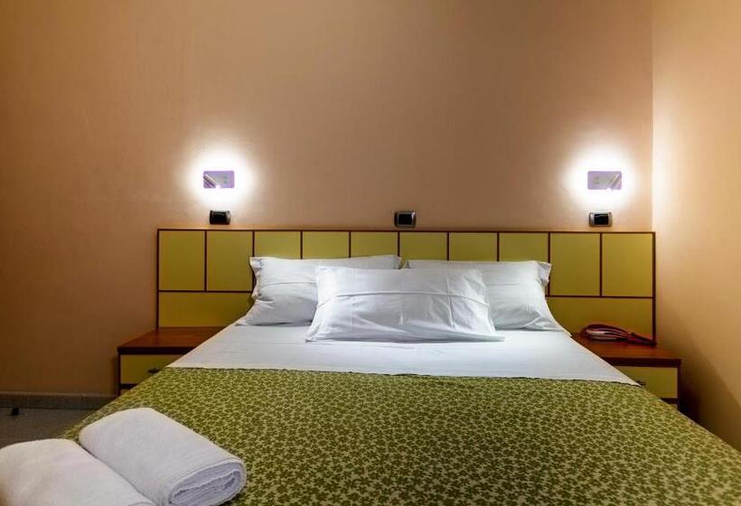 غرفة أساسية, Miramare   Silvi Marina