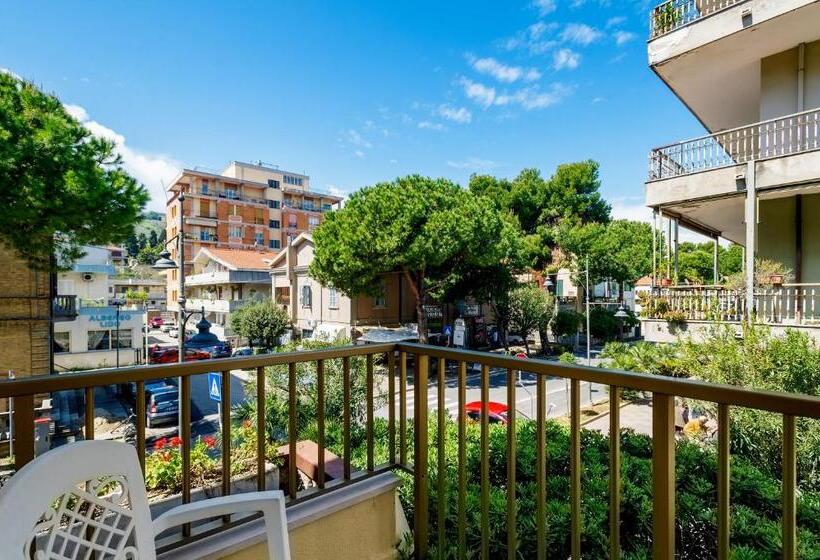 غرفة عائلية مطلّة علي البحر, Miramare   Silvi Marina