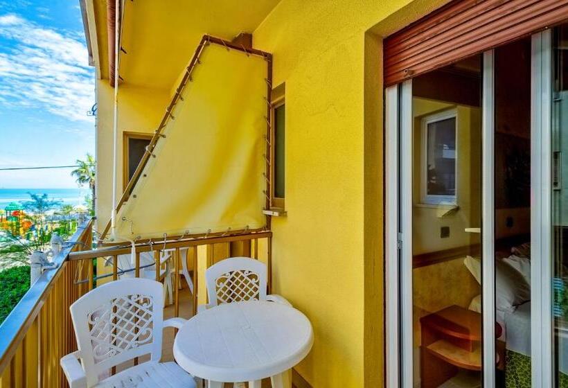 غرفة عائلية مطلّة علي البحر, Miramare   Silvi Marina