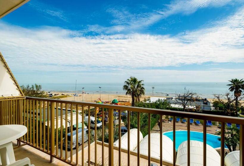 غرفة ديلوكس ثلاثية مطلة على البحر, Miramare   Silvi Marina