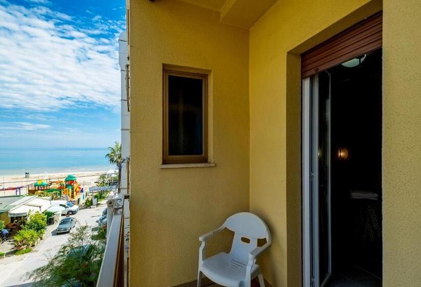 غرفة سوبيريور ثلاثية, Miramare   Silvi Marina