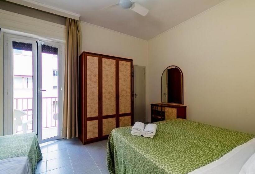 غرفة سوبيريور ثلاثية, Miramare   Silvi Marina