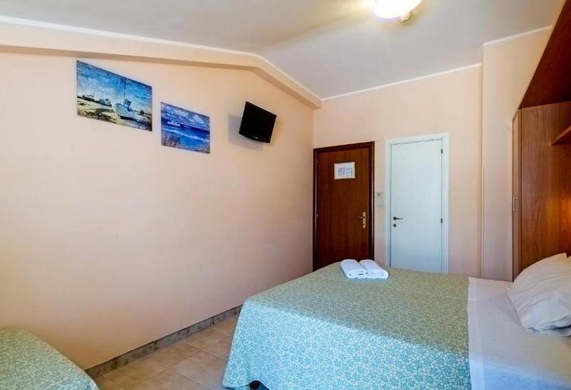 غرفة سوبيريور ثلاثية, Miramare   Silvi Marina