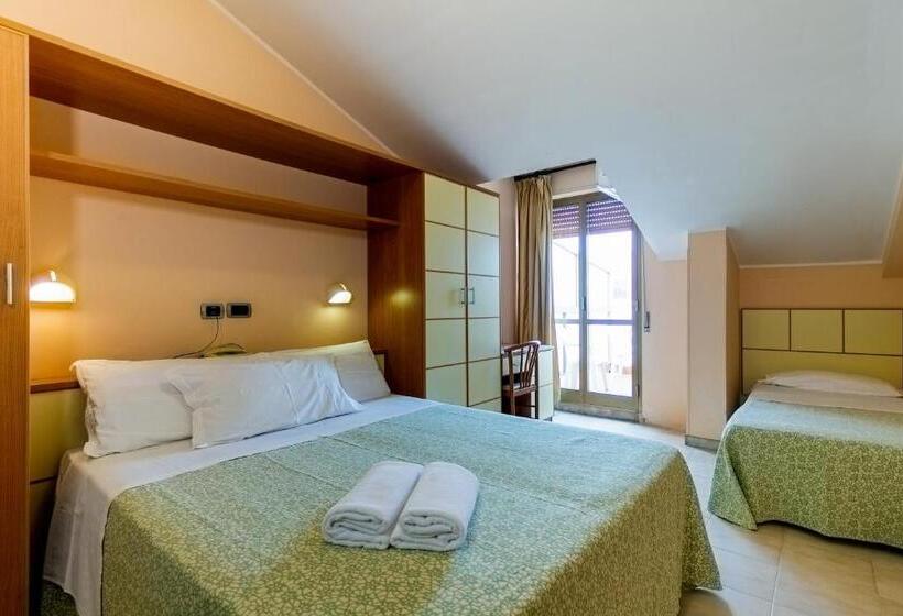 غرفة سوبيريور ثلاثية, Miramare   Silvi Marina